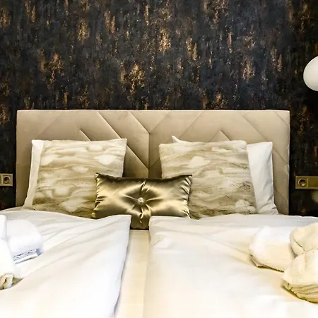 N16 Deluxe * Budapest