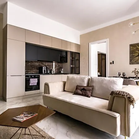 N16 Deluxe * Budapest