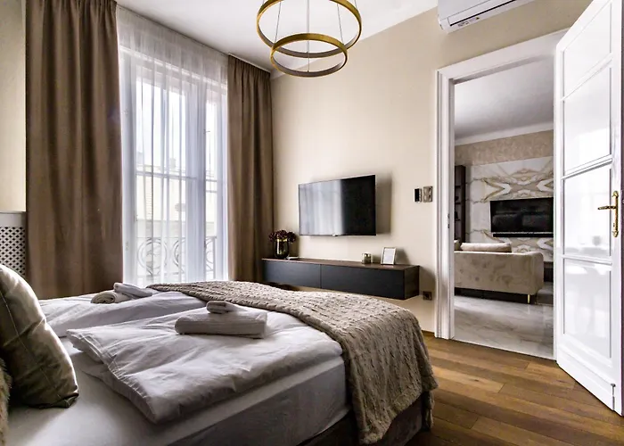 N16 Deluxe * Budapeşte