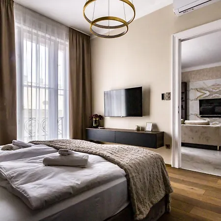 N16 Deluxe * Budapest