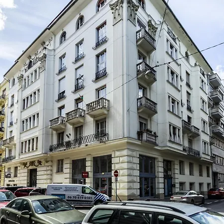 N16 Deluxe * Budapest