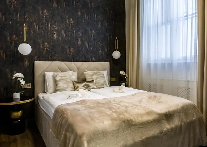 N16 Deluxe Budapesta