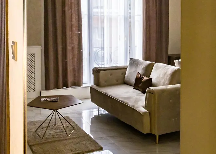 N16 Deluxe Apartament *